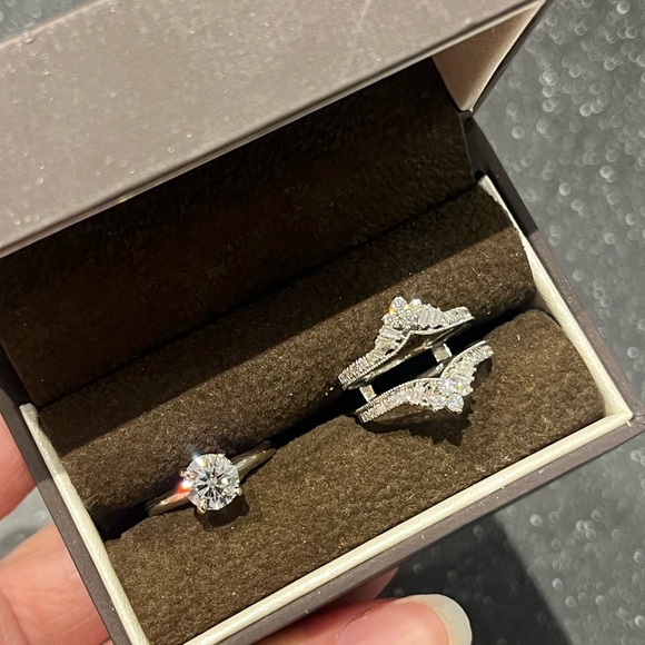 Jared 14k white gold engagement ring and enhancer band - Picture 1 of 11